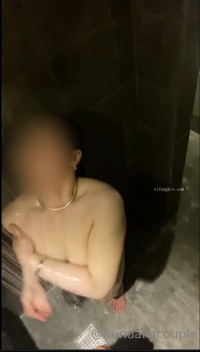 SDMUA-022-C 妻がいけなくなった町内会キャンプで男は僕一人きり。欲求不満な人妻から僕のデカチンを狙われ